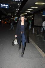 Sushmita Sen snapped at international airport in Mumbai on 11th Dec 2012 (12).JPG